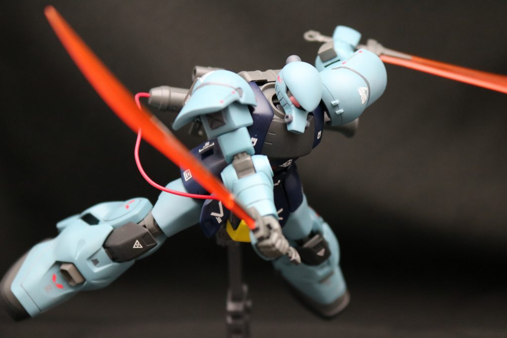 肩アーマーはヴァッフの肩にパテを盛ってそれっぽい形にしてます。
本当はもっと大きいのがベストなんですけどねw