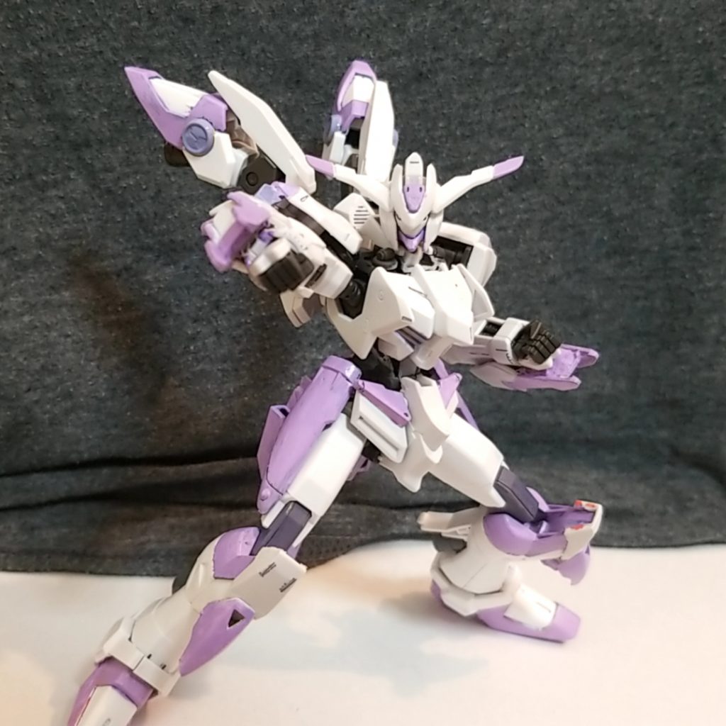 武器は己の四肢
インパルスアルクの説明書によると「機体に100のエネルギーを備えさせ、武器などの攻撃や移動する時にエネルギーを消費していく、0になるとエネルギー切れとなる」と書いていたらしいので、ならばビームなどによる攻撃に使うエネルギーを全部機動力と拳に使えば強くね?と思ったから武器をなくした