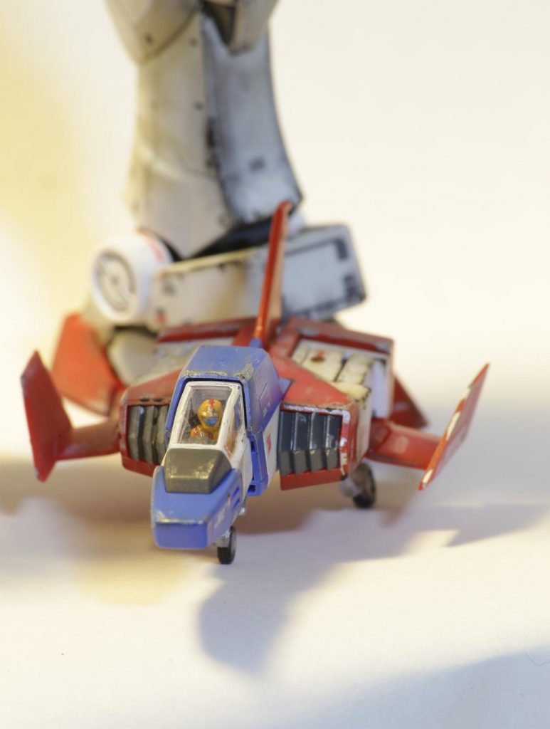 コアファイターにはセイラさんに乗ってもらいました。