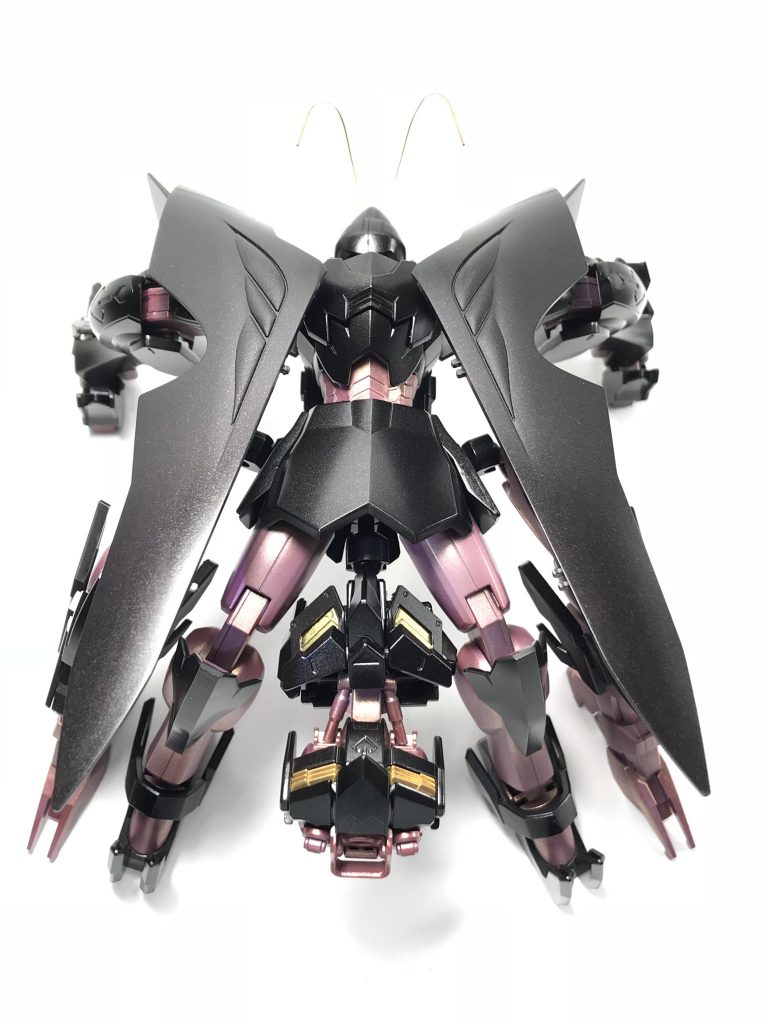 作品を”G“たらしめる為にヒイロは以下のポイントを押さえましたd(^_^o)
*①昆虫である”G“の脚は計6本。
②身体は頭、胸、腹に分かれ、脚は全て胸から出ている。
③羽と触覚を持つ。
④”G“らしいカラーリングと生物的な光沢感*