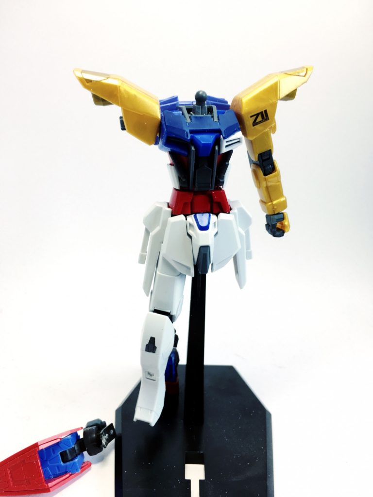 腕に使えるパーツが少なく、フリーダムの物を使用していました。