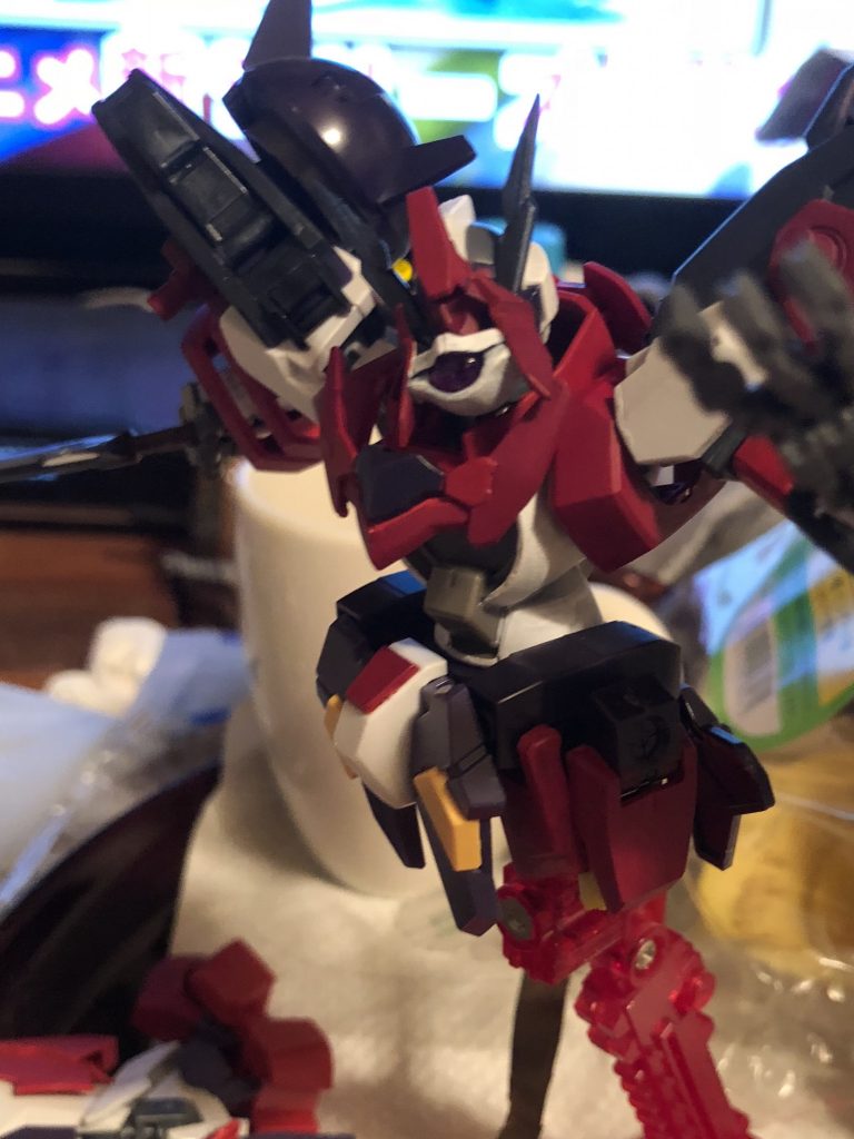 パーツの位置や色合いを調整していく
使ったパーツは、武器を除けば、全てAGE-2 マグナムとオーガ 刃- Xの物だけ