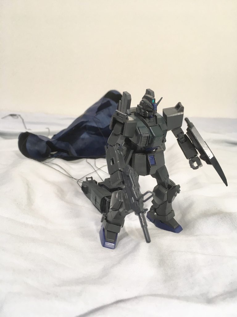 パラシュートパックをパージして着地