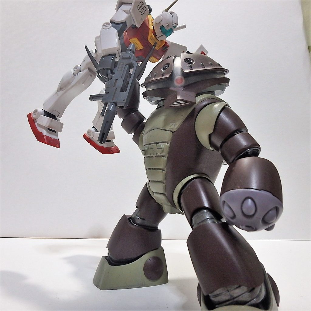 ジムを持ち上げても、めっちゃ安定感がある。