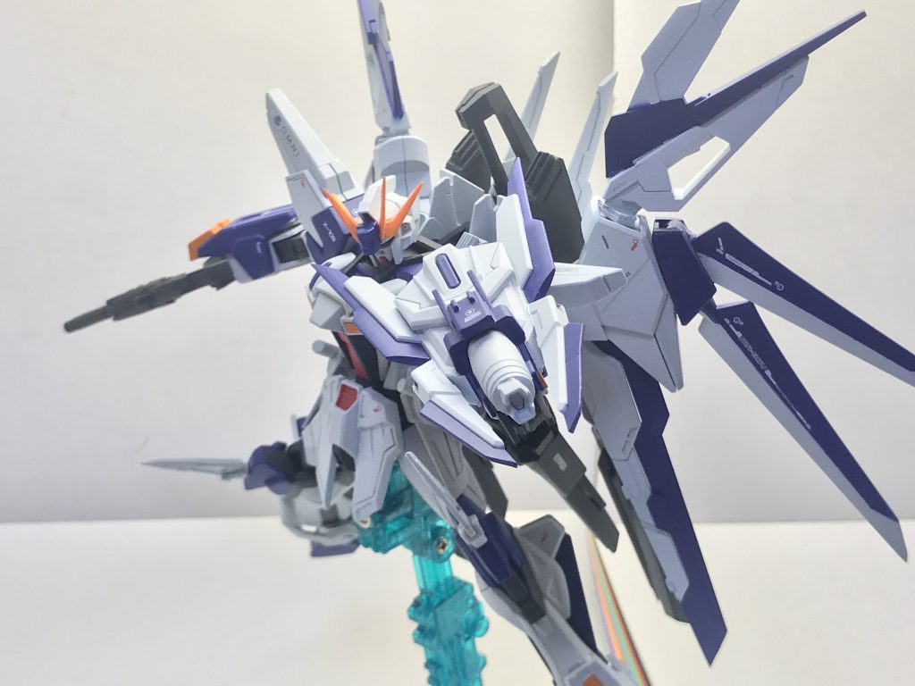 しかし、ゲームバランスの都合上原作のようにいかなる出力のビームをも吸収することはできない。閾値を超えた高出力のビームを吸収した場合オーバーフローを起こして自壊するという欠点を抱えているが、その分ダイバーは吸収したエネルギーをシールドに装備されたスキュラや後述する兵装に供給できるように調整している。余談であるが正確に本装備を評するのなら、アブソリュートなアブソーブシステムではなくアブソリュートストライクのアブソーブシステムもどきである。