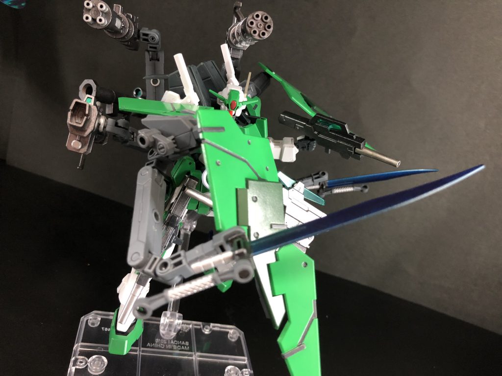 近接で戦うことはないだろうけど近接武器も。