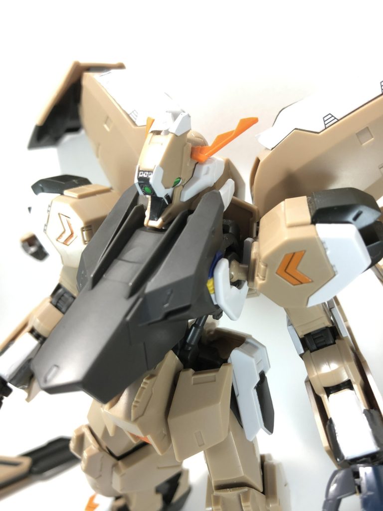 バルバトスの胸部装甲をそのまま移植しています。第4形態とミキシングしても良かったかもなので、機会があれば鉄華団系ガンダムフレームで作っても良いかもしれません。