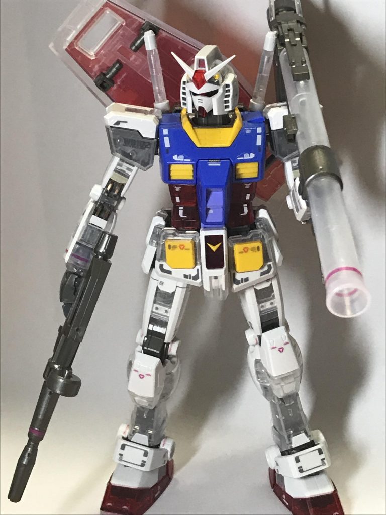 全身のショット。半分くらいのパーツがクリアパーツになってます。
B賞とはクリアパーツの位置が違うみたいですね。