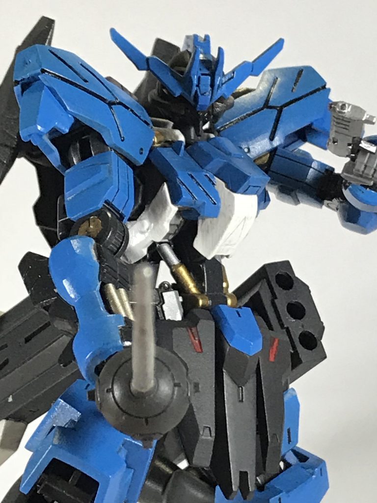 サーベルとハンドガンを両方持たせるのは漢の浪漫