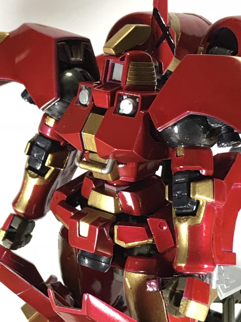 アイアンマンを参考に赤・金をメインにワンポイントでシルバーを使用してます。