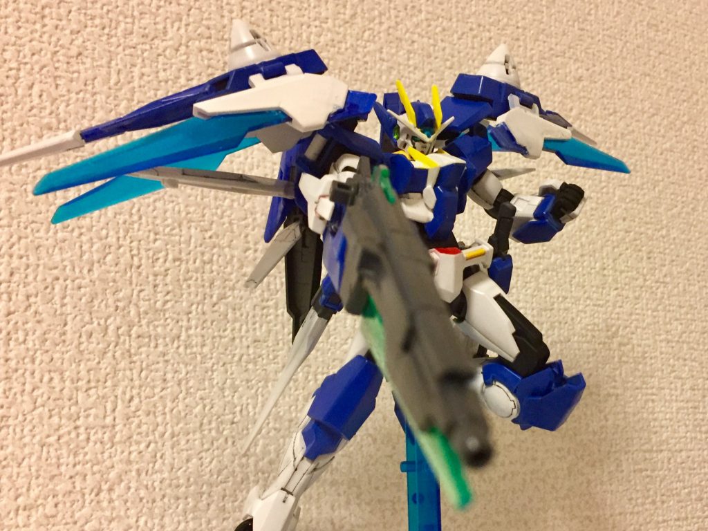 主にGNソードIIブラスターによる射撃と、装備しているソード類とを併せて戦う。
肩のスーパーGNソードⅡは、装備されているGNソードⅡ、ロングⅡが破壊された際の予備として装備されているが、アンカー射出機能は通常通り使用可能で、相手を拘束する等に使われる。