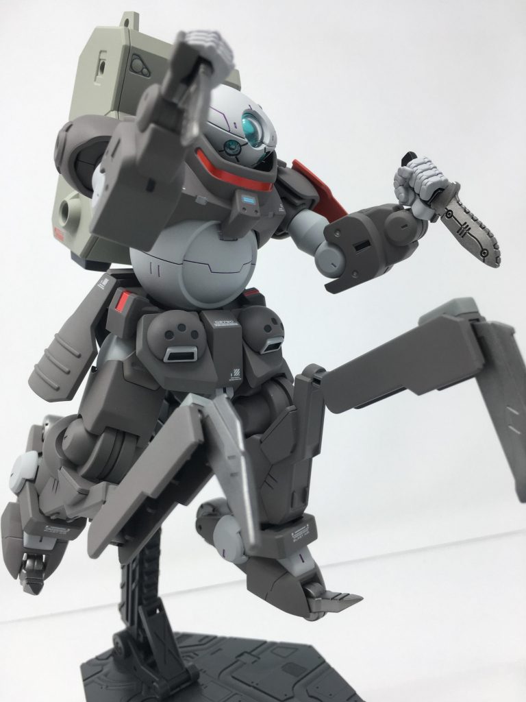 ダッシュで距離を詰め脚部クローで取り付き、ナイフでザクザクというイメージ