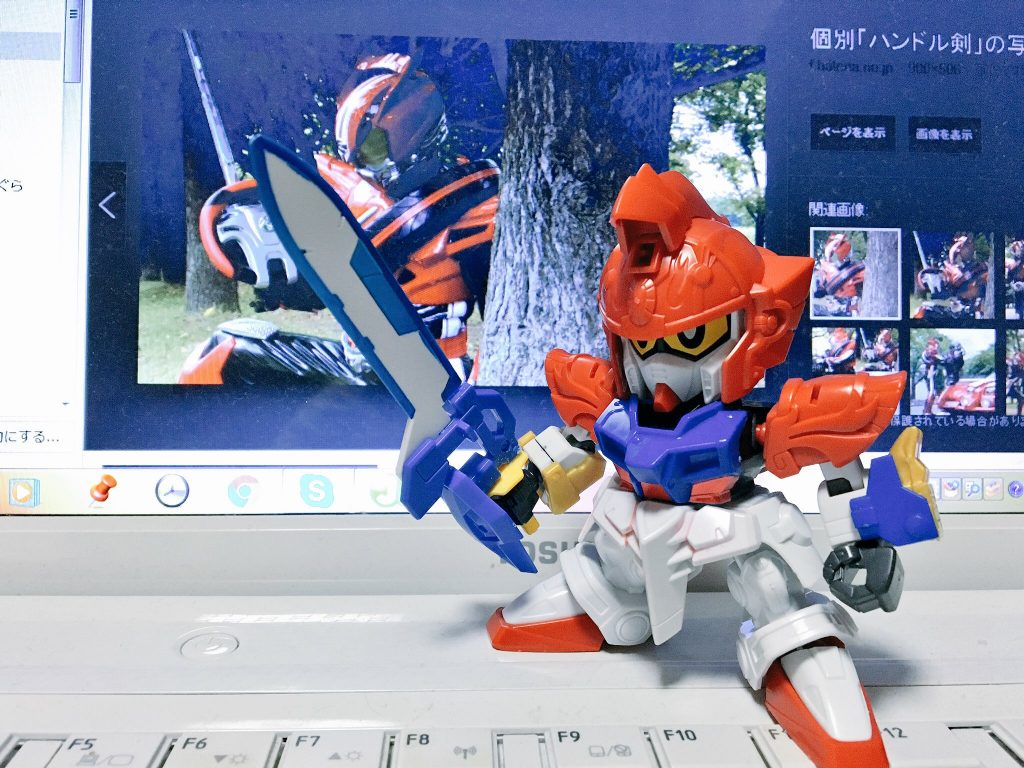 最初はこんな感じから。なんとなく、GNソード刀身がハンドル剣に似てるなから始まったと思います。