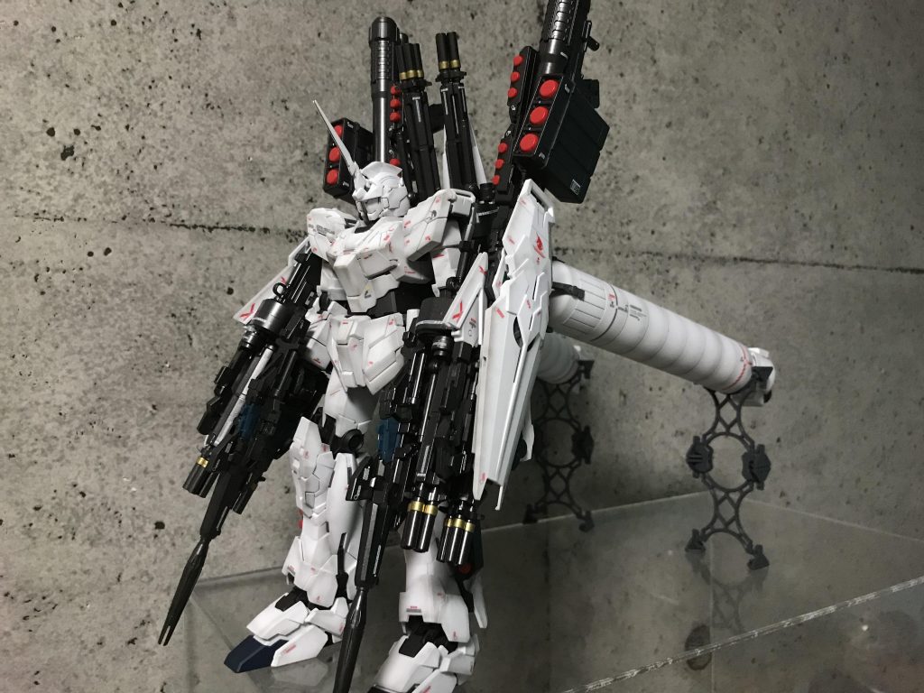 本体の全身とプロペラントタンクにシャドウ吹きをしました。初めてのシャドウ吹きで失敗ばかりでしたが、どうにか自分の納得出来る形にできましたヾ(*´∀｀*)ﾉ