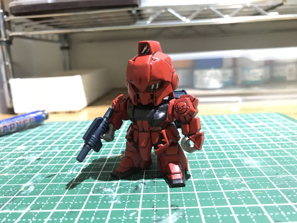 武装はビームサーベル・スプレーガン・バスーカです。
ビームサーベルは100均のピックとランナーを使って自作しました。
他の武器はガシャプラはのをそのまま使ってます。