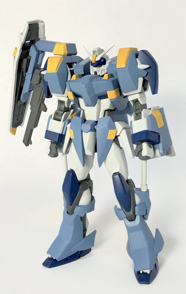 まずは素立ち。
ベースはHGCEストライク。
アーマーを着込んでいるので、肩の可動で少し悩みました。