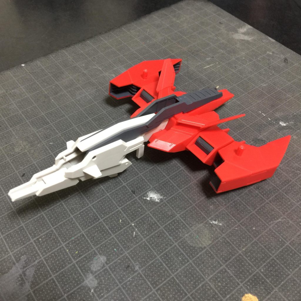 グレーを部分塗装するだけでかなり
見映えが良くなりますね。