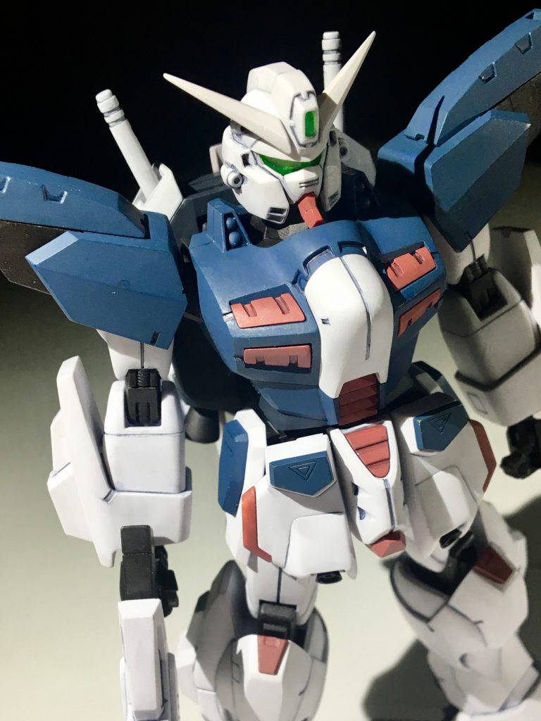 ガンダムは白、青、赤、黄、グレーと色数が多過ぎなので、今回は黄色をオミットした結果、サンボルになりましたw
