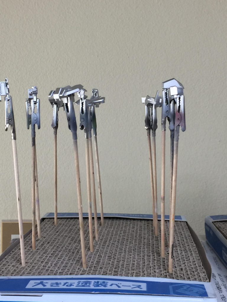 サーフェイサー(ブラック)をエアブラシで吹いた 製作工程です。