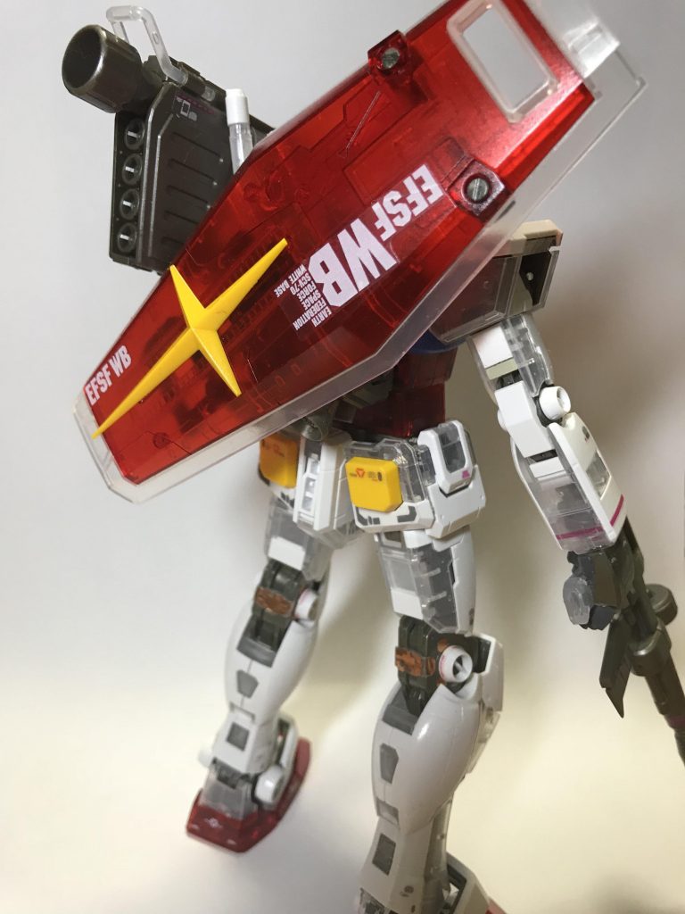 背中。シールドのデカールがかっこいい。