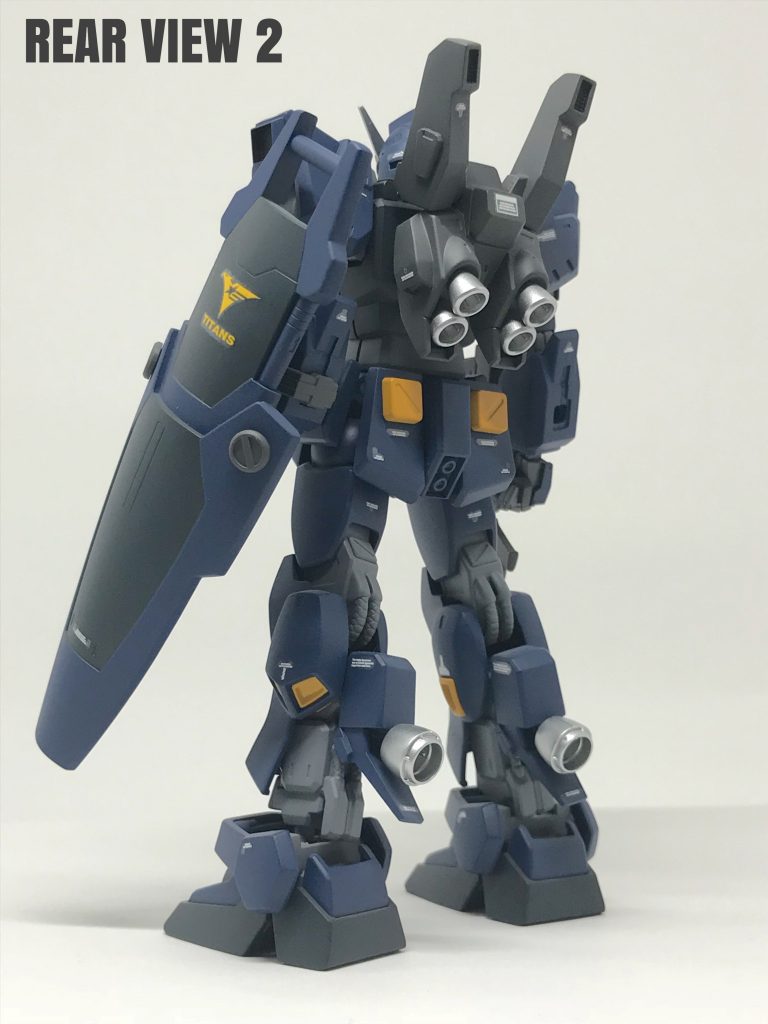 特徴的な脹脛のバーニア部分。
このパーツの基部はジェガンの上腕パーツ
を使用し、ちょっとのプラ板加工と、どっか
から持ってきたバーニアをくっ付けて作成
しました。