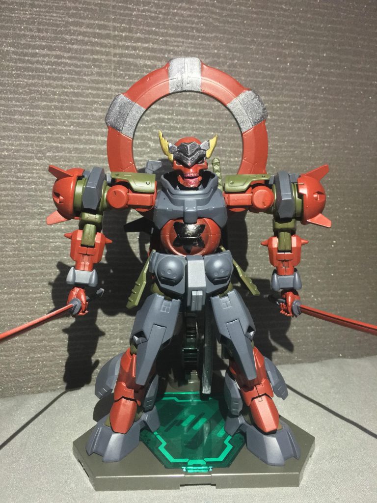 正面。パーツを繋ぎ合わせたらMG並に大きくなった。