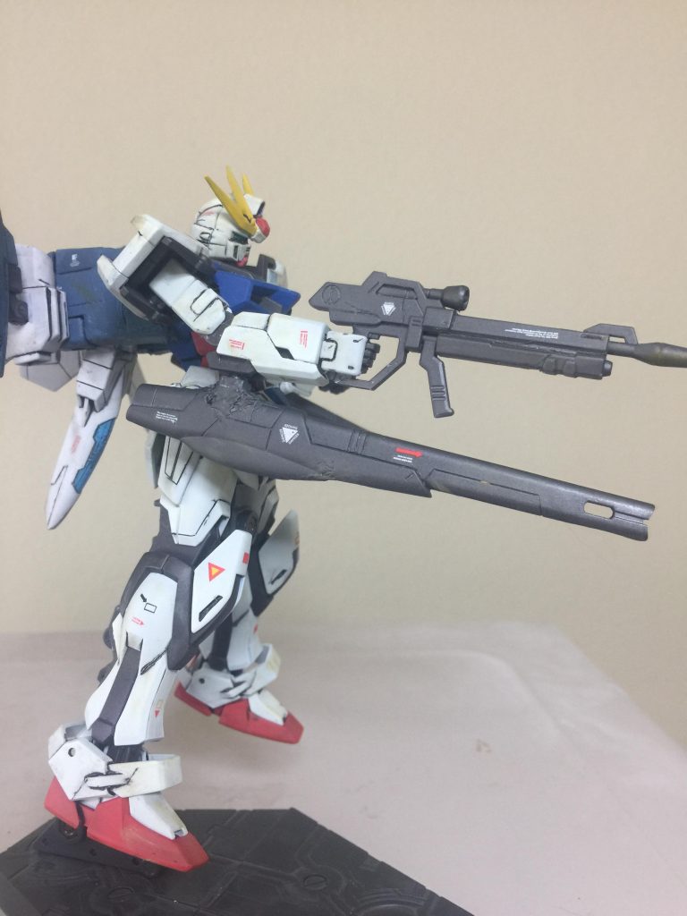 ゴッドビルドストライクガンダム
パーフェクトモードの右斜めのアピールショットです。