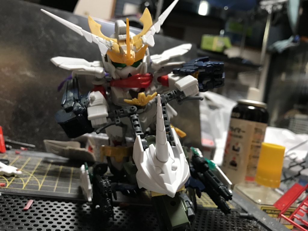 お供の馬イクは騎士ユニコーン の兜や盾などを加工