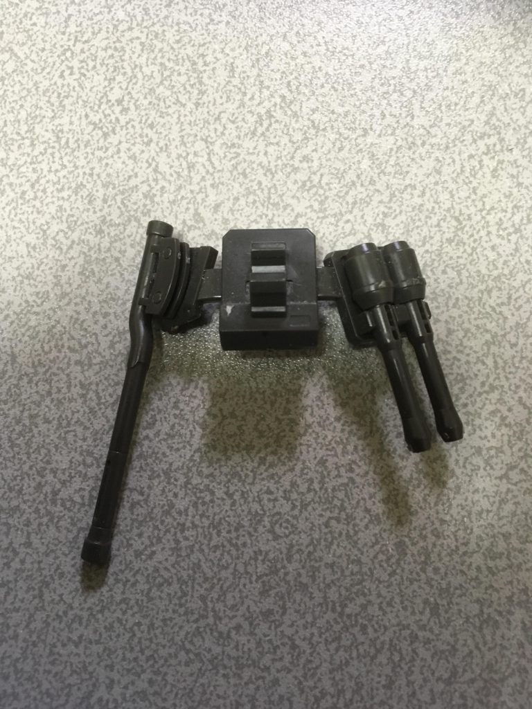 こちらが元のギラズールの基本型武器設置パック。ナイフ型か基本型を取るかはパイロットの得意な戦法次第で変えられる設定です。