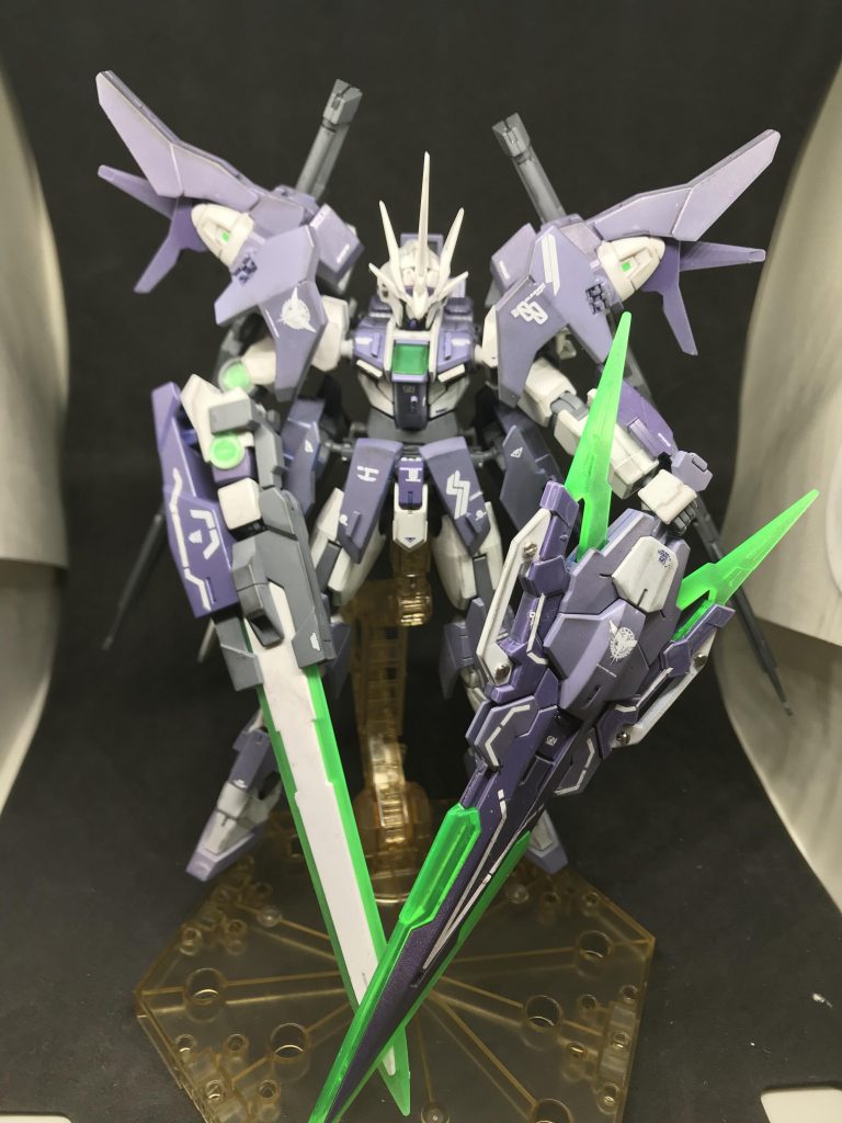 イメージはソレスタルビーイングの最新鋭機です。オーライザー無しでフル稼動できるようGNドライブを4機搭載。