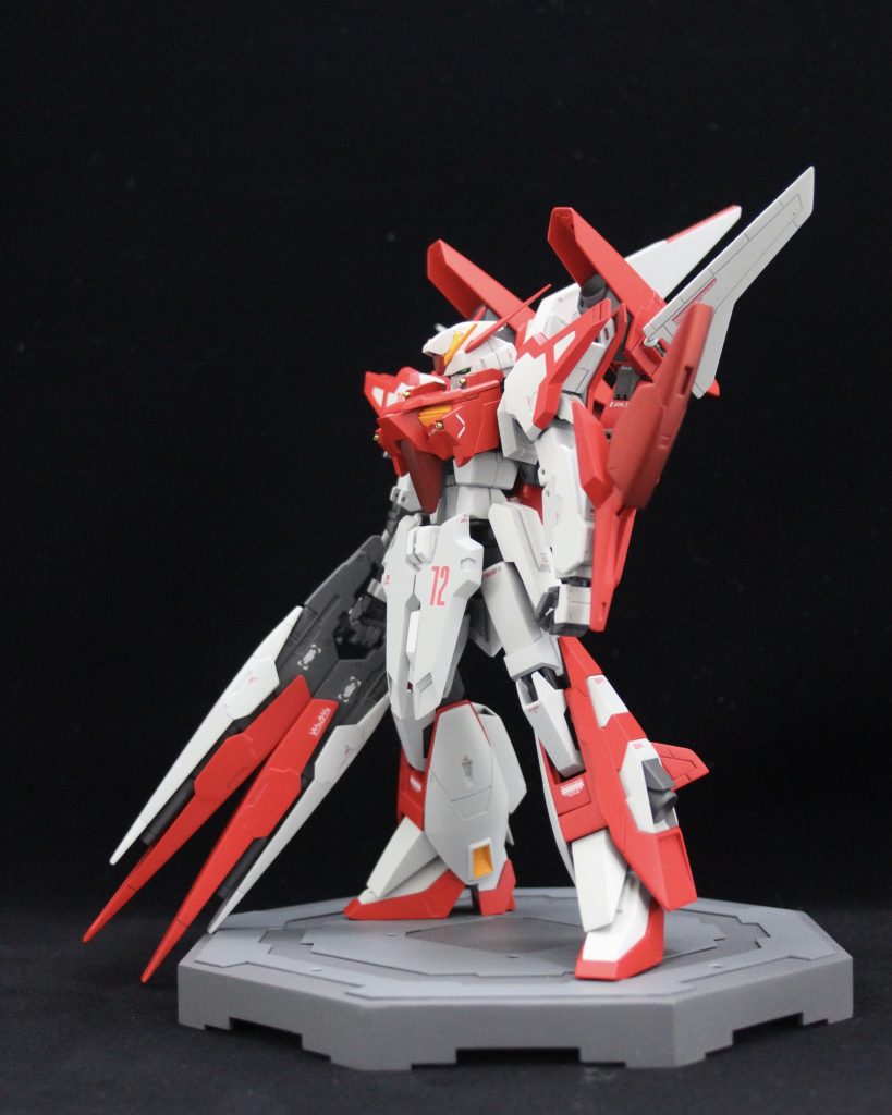 斜め右から。
この角度はなかなかイケメン度高いですよね😏
赤の発色が良くなるように、蛍光カラーを調色してます。塗装はイージーペインターでのベランダ塗装ですw。早くエアブラシ環境整備したいな(;´д`)