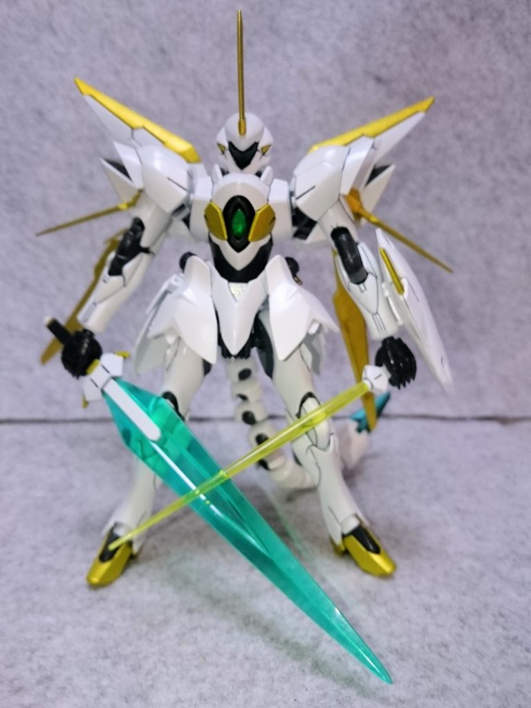 シグルバスタードソードとビームサーベル
ビームサーベルは腰にマウントしています