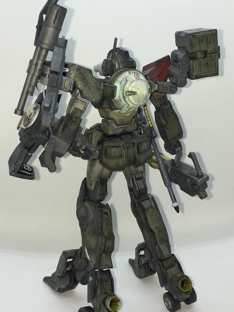 太陽炉搭載機のためトランザムも使用可能であるが現実なマツタケ氏は使用しない。
継戦能力への影響、各部にかかる負担等を考えた結果である。
勿論このまま飛行も可能であり三次元的な戦闘を得意としている。