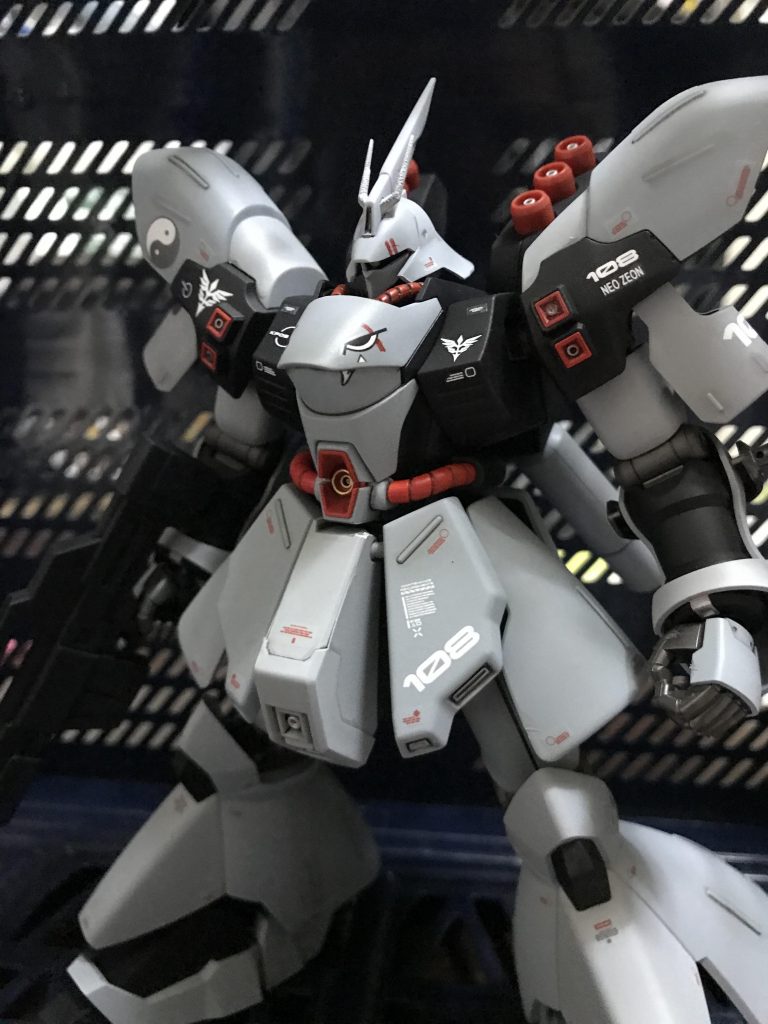 胸の形を見て、なんか顔にしたれと思い
流星号の目を使ってこんな感じにしました。