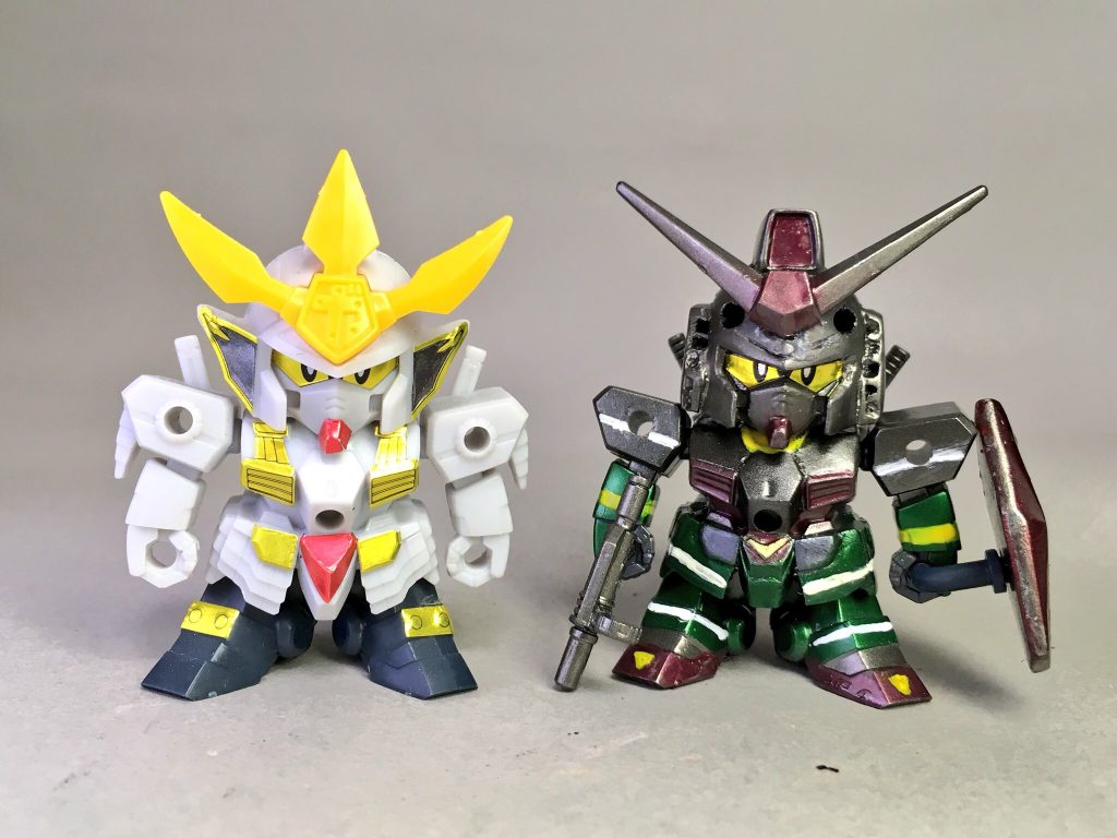 元キットとの比較です。
武者の意匠を減らしたせいで、だいぶ印象が異なりますね。