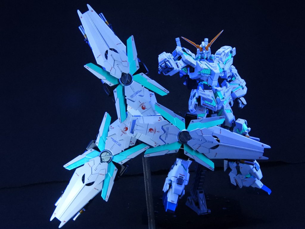 ブラックライトによる発光2