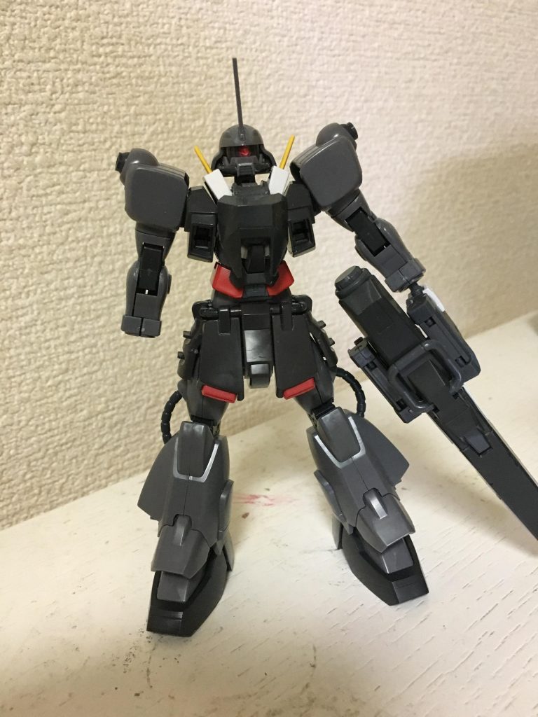 素組みの塗装前。
胴長の印象が拭えない。