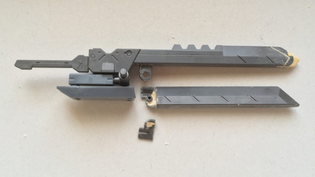 バスターソードはアスタロトのデモリッションナイフをベースに、可動部を持ち手側に移設しています。

フュルフールに比べて製作時間は短かったのですが(2ヶ月弱)、こちらも特に思い入れのあるガンプラ です。