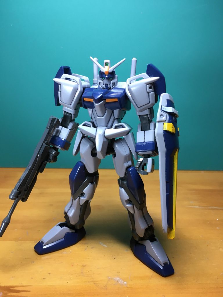 　もちろん本体はデュエルと共通。余剰扱いの股関節とフロントアーマー、胸のフィンを使えば元の姿に戻せます。僕はフィンを組み替え遊び中にはめ込んでしまったので、フォルテストラの胸装甲裏の胸部取付ピンを切り取り、脇の装甲で挟むだけにしています。ここは組み替えの時に要注意です。