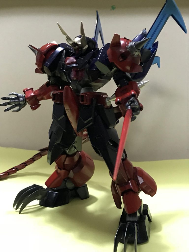 正面やや斜め。全身トゲトゲを増やしてみました。