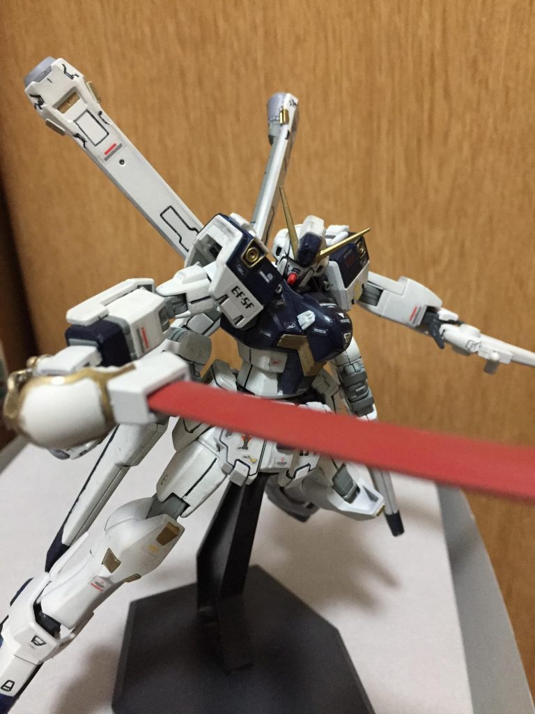 本来は裏の腰にマウントしているザンバー。