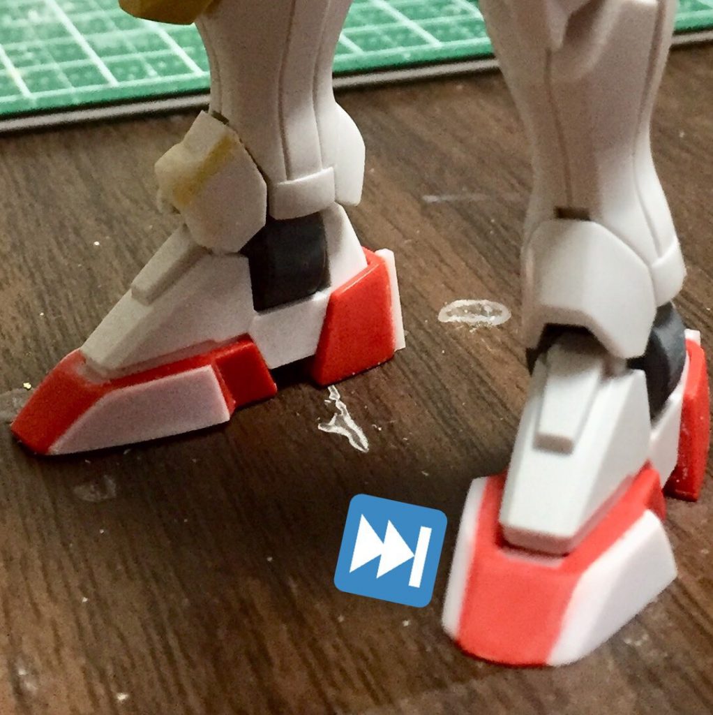 膝と足首にパテ盛り、スリッパ幅増し