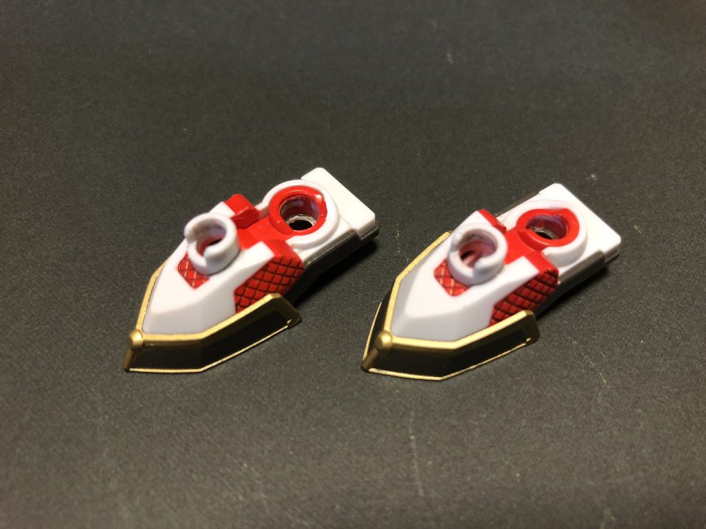 〈フレーム変更〉
無加工でもフレーム交換はできますが、しっかりはめるには腰パーツの一部と足の一部は加工の必要があります。
足は無理にSDフレームのものを使わずにCSフレームのものを使ってもいいかもしれませんが、気持ち関節が浮いたかんじになるのでこちらもSDフレームを使用しました。