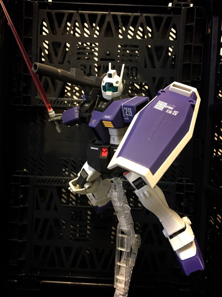 レビル艦隊直衛隊カラーをイメージ。シールドもそこら辺に余っていたものを塗装して持たせてみました。