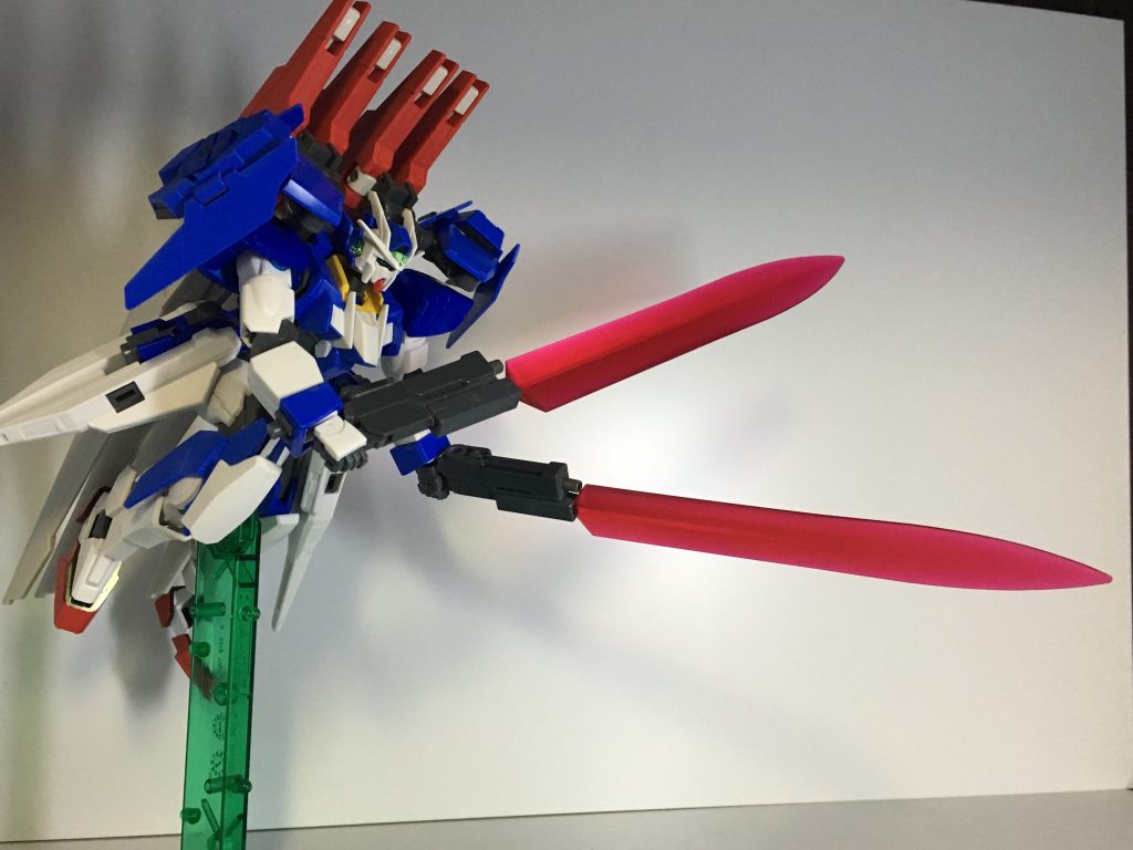 GNビームサーベル
ハンドガン下部から発生させる大型のビームサーベル
接近されても安心