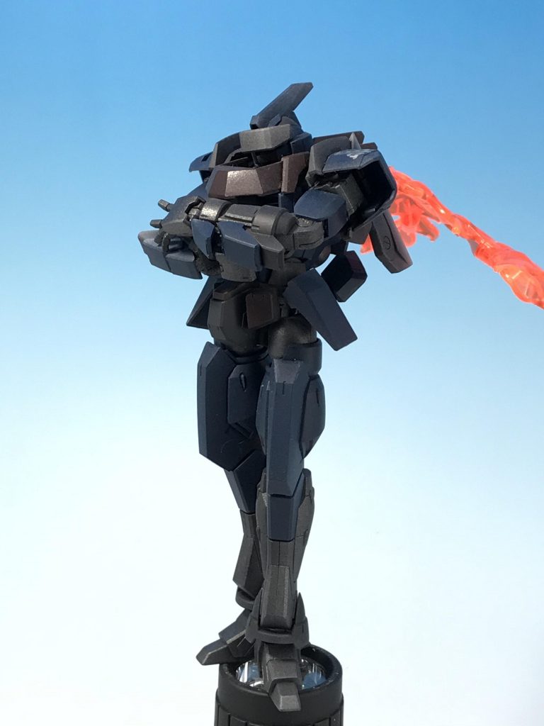 ベース機体はガンダムAGE-1 スパローだ。
この俊敏さに優れたMSに、ステルス性能(と若干のオリエンタルなエッセンス)を加えてAGE-1 NINJAは誕生した。