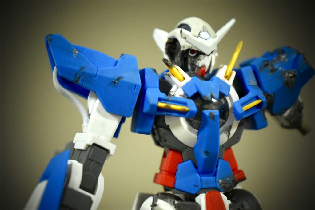 バストアップ顔破損部分はニッパーでえぐっただけ。カメラアイはコトブキヤかなにかのディティールアップパーツにHアイズを貼り付けたもの