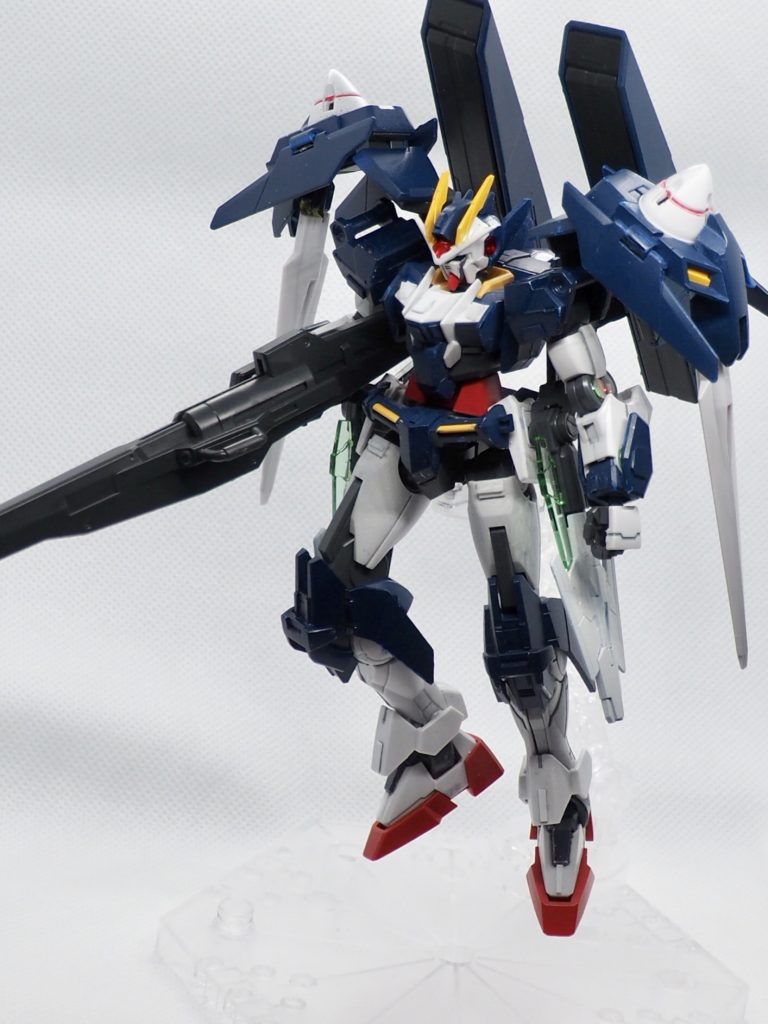 今回ガンダムマーカーエアブラシを使用しましたが、ティターンズブルーの塗装がすぐに剥がれて大変でした。ほかの色は大丈夫なのに。。。orz