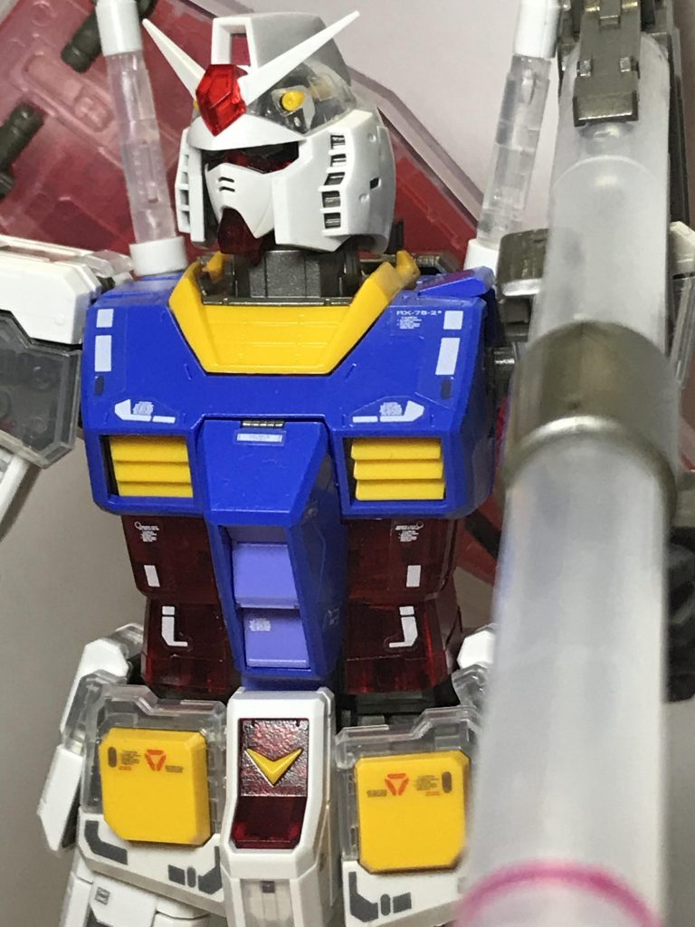 胸のデカールは旧キットぽいですね。