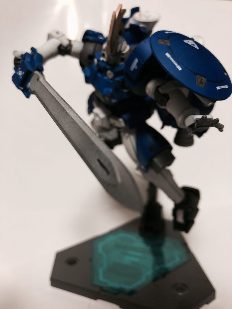 ヒートサーベル［インパルス］はビームサーベル使用によるエネルギーを抑えるために搭載された。この兵装が装備されているのは本機のパイロットの想定がトレーズ閣下であったからと言われている。ヒートサーベルの名前の由来は嵐と衝動(シュトゥルム・ウント・ドランク)から来ており、ヒートランス［テンペスト］を意識したものと思われる。
主にこの武器を使うためダイバーは接近されないように心がけるべきだろう。
接近の際に使うスーパーバーニアの部位破壊なども効果的だ。